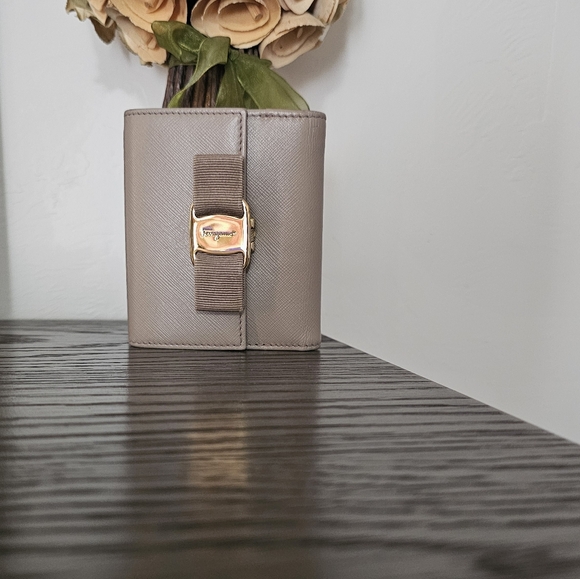 Ferragamo Vara Bow wallet - Picture 12 of 13